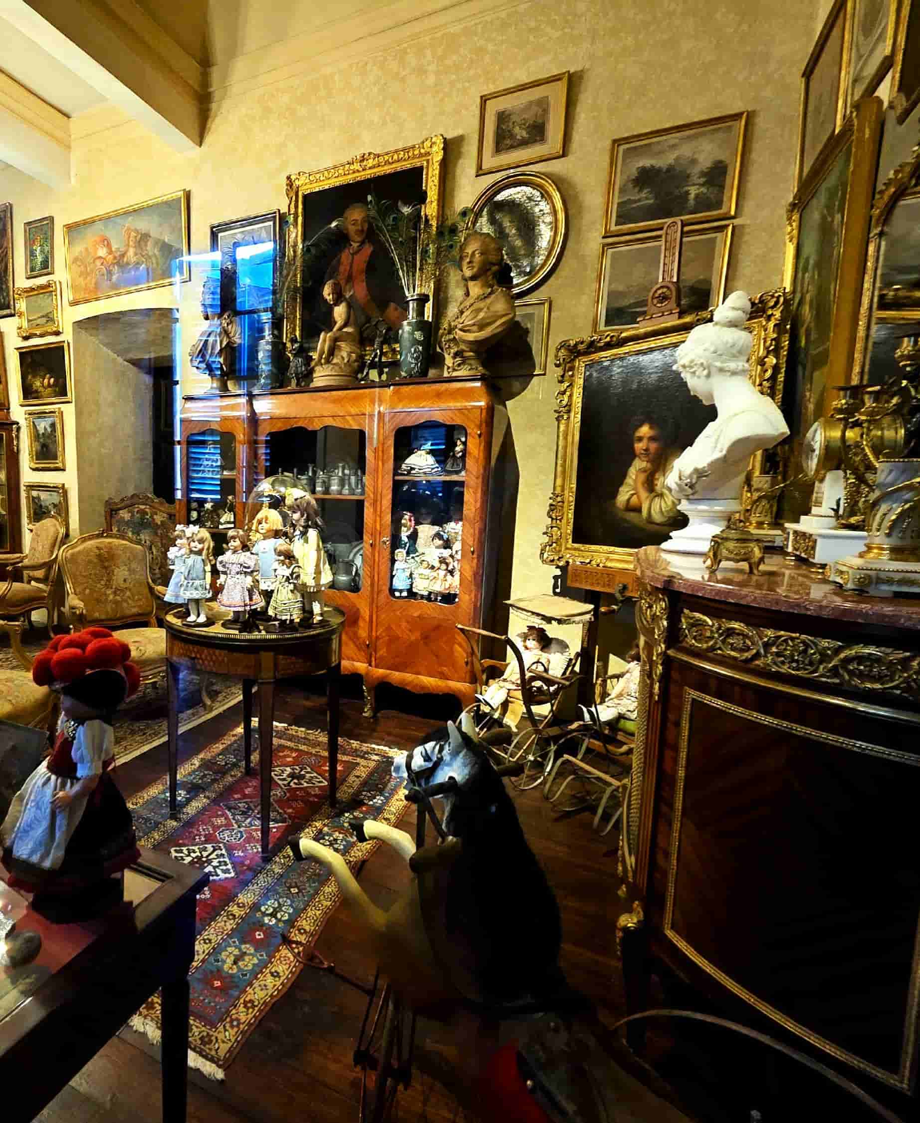 Puppet exhibits, Plazzo
