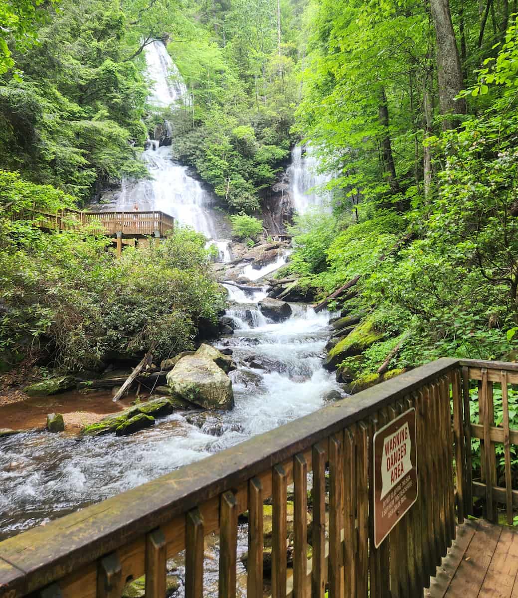 Anna Ruby Falls, Helen Anna Ruby Falls, Helen