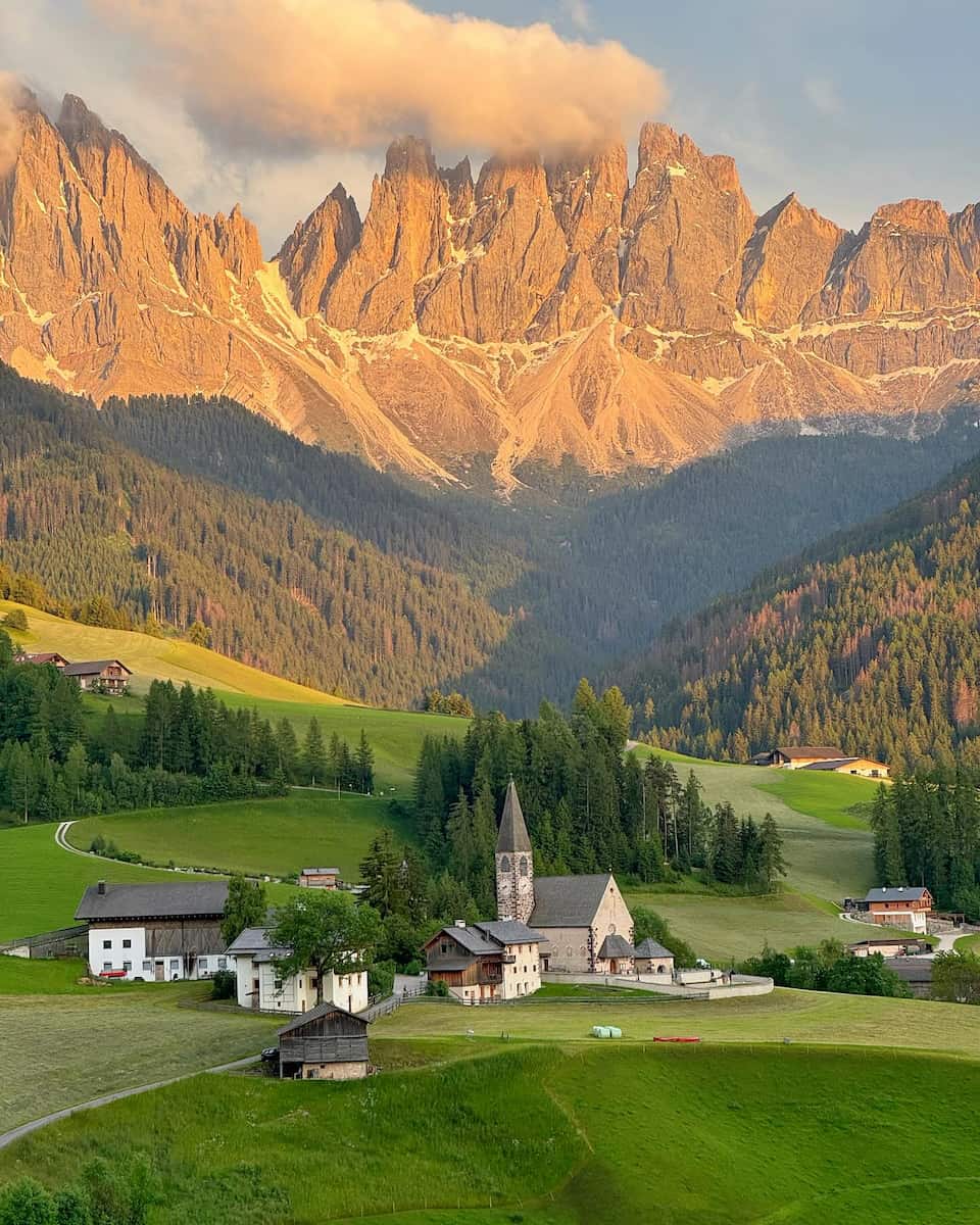 Autumn Foliage  to Cortina dāAmpezzo Autumn Foliage to Cortina dāAmpezzo