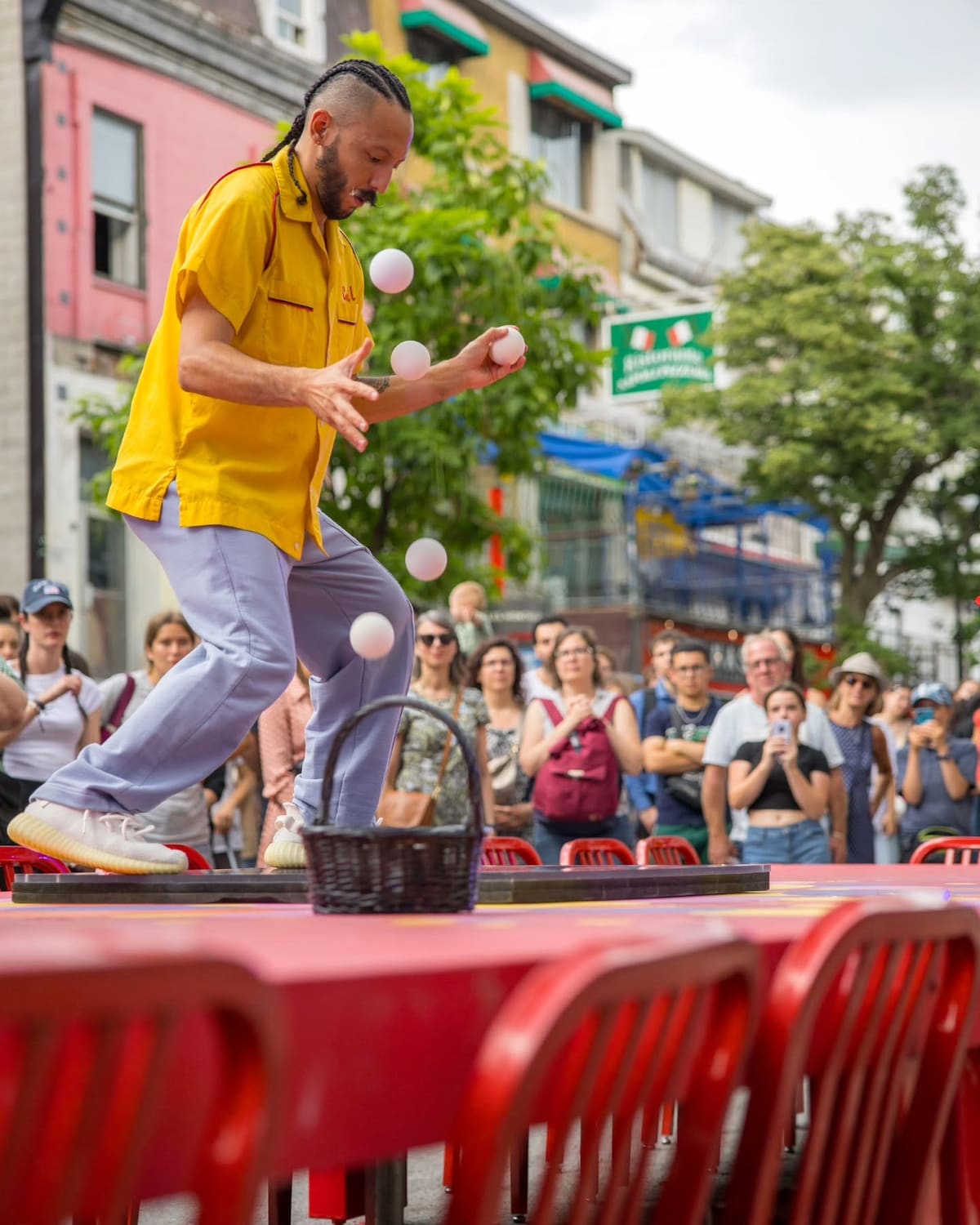 Montreal Completement Cirque Montreal Completement Cirque