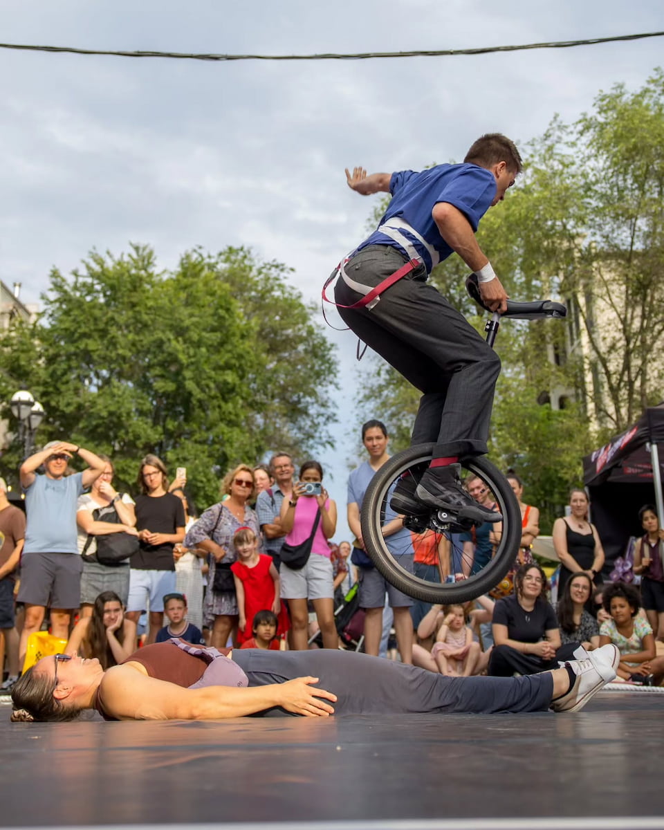 Montreal Completement Cirque Montreal Completement Cirque