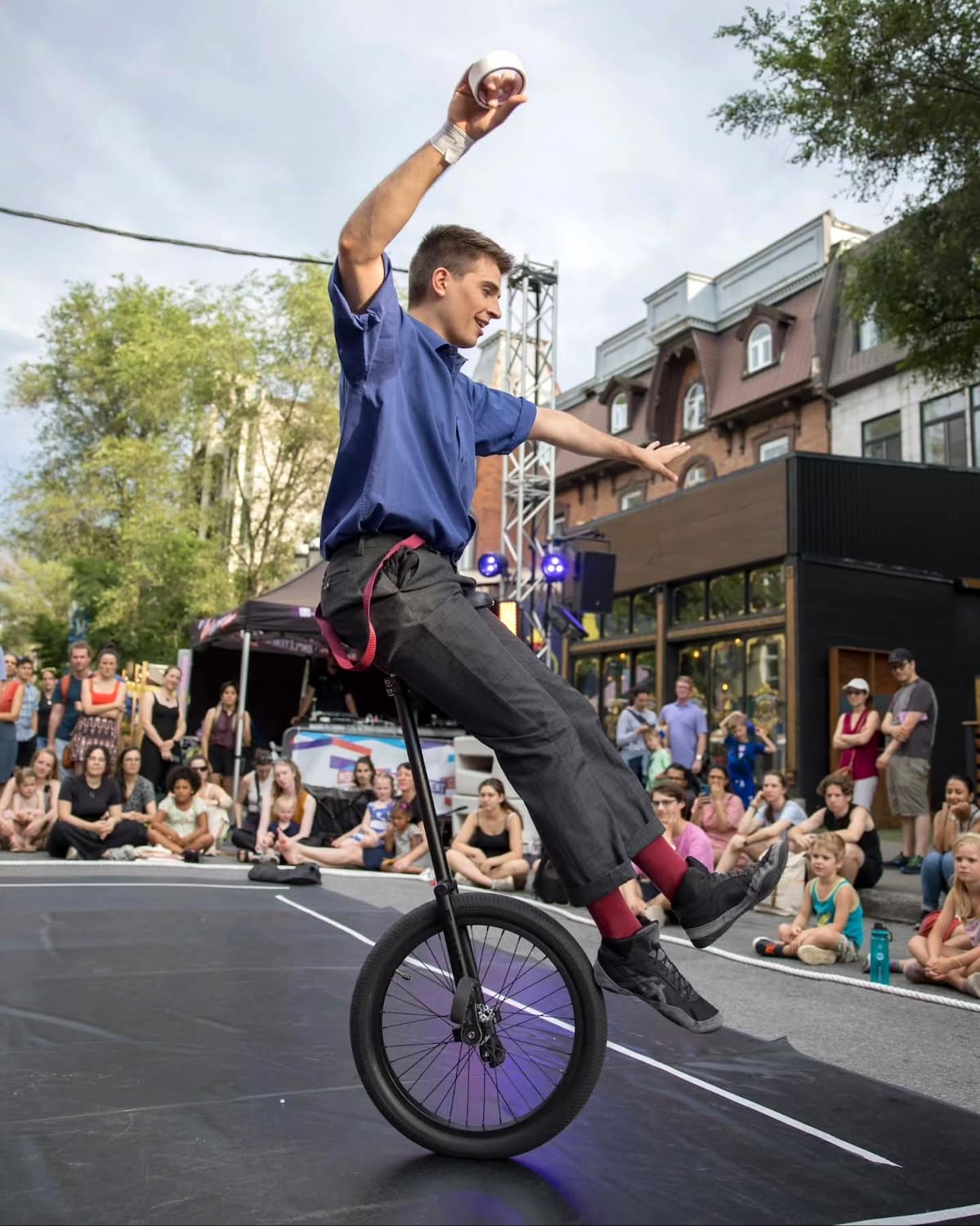 Montreal Completement Cirque Montreal Completement Cirque