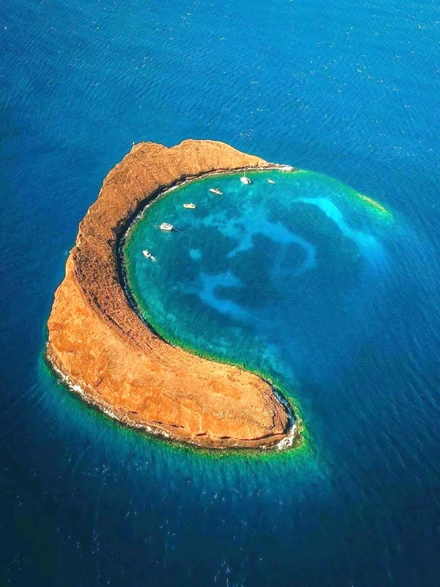 Snorkeling at Molokini Crater, Hawaiiokini Crater, Hawaii (2) Snorkeling at Molokini Crater, Hawaii