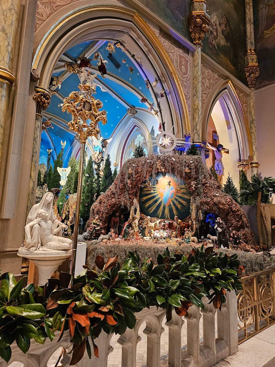 Inside of The Cathedral Basilica of St. John the Baptist, Georgia, US Inside of The Cathedral Basilica of St. John the Baptist, Georgia, US