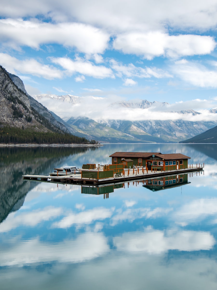 Lake Minnewanka, Banff, Alberta Lake Minnewanka, Banff, Alberta