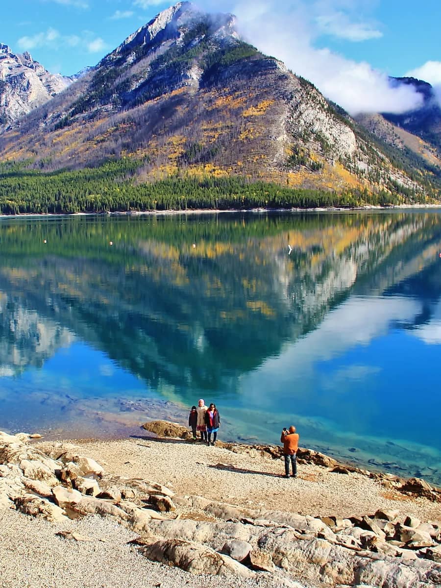 Lake Minnewanka, Banff, Alberta Lake Minnewanka, Banff, Alberta