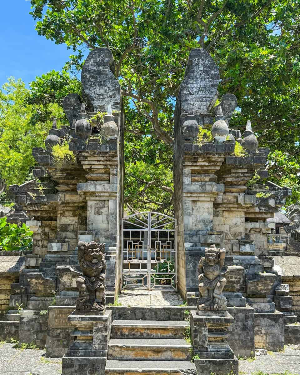 Pura Luhur Uluwatu Temple, Bali Pura Luhur Uluwatu Temple, Bali
