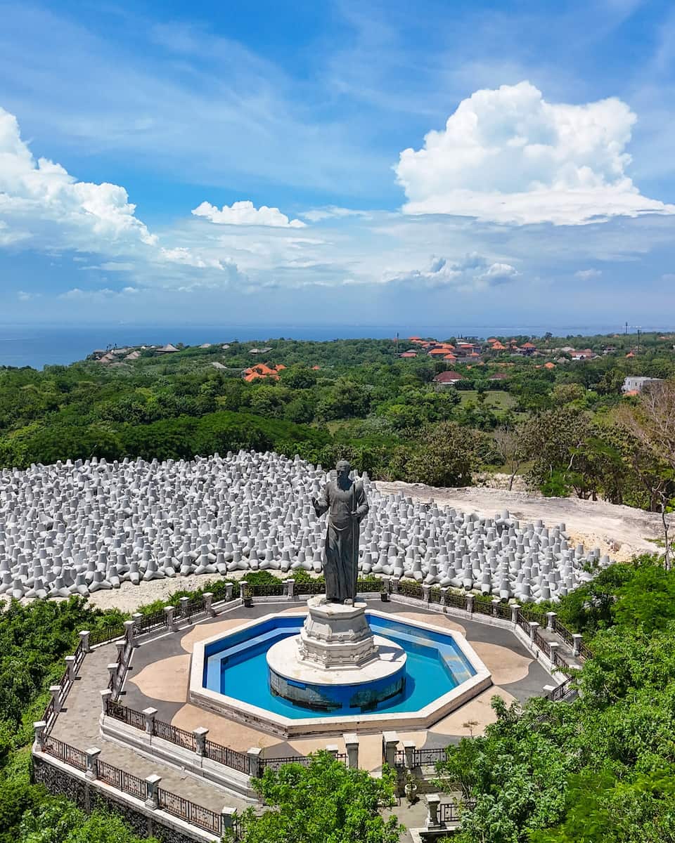 Pura Luhur Uluwatu Temple, Bali Pura Luhur Uluwatu Temple, Bali