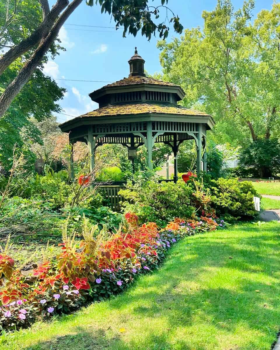 Rockefeller Greenhous, Cleveland Rockefeller Greenhous, Cleveland