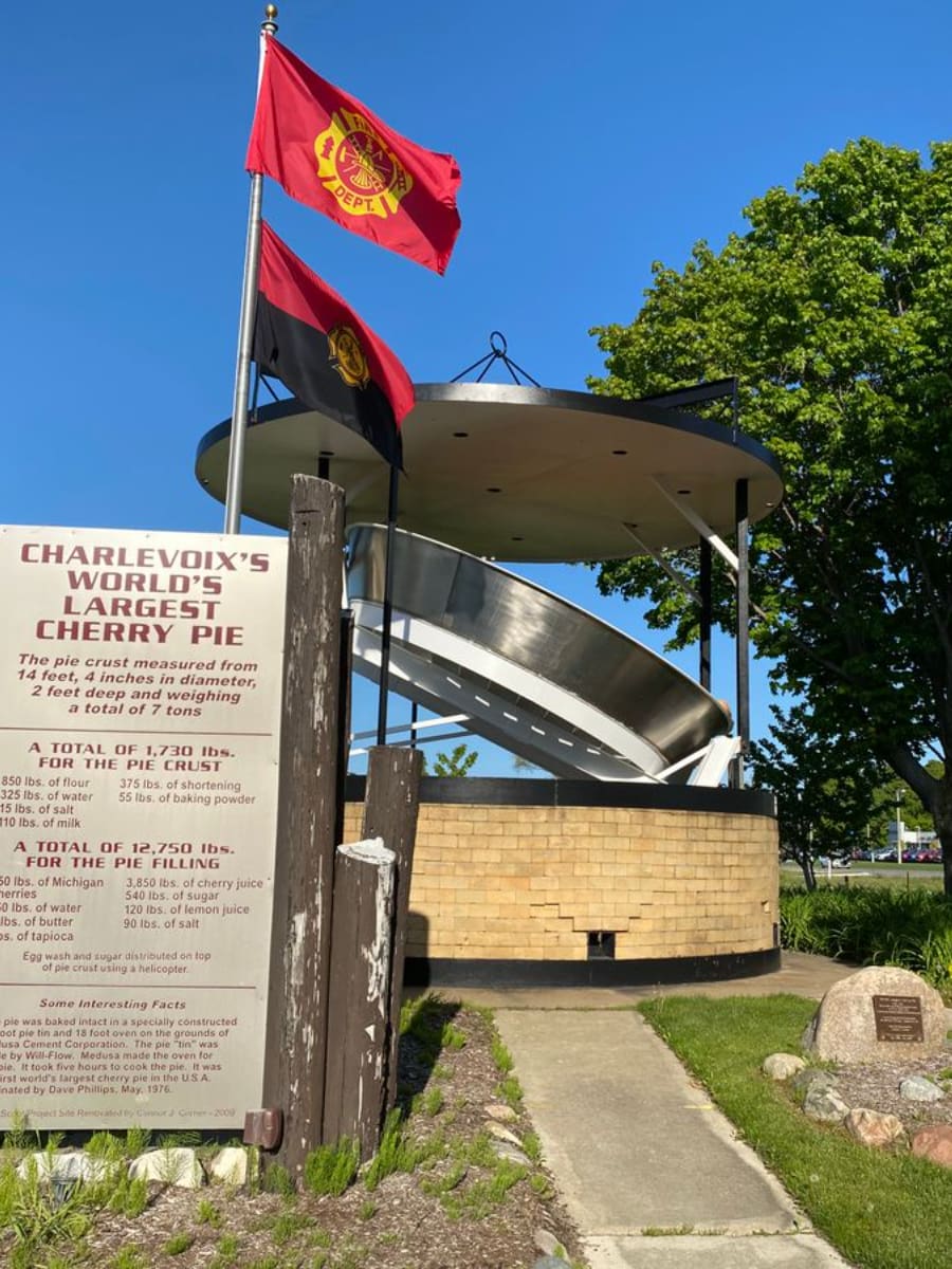 World’s Largest Cherry Pie Pan, Traverse City, US World’s Largest Cherry Pie Pan, Traverse City, US