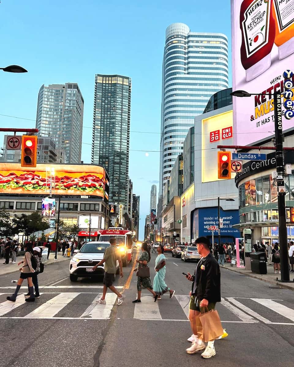Yonge-Dundas Square, Canada Yonge-Dundas Square, Canada