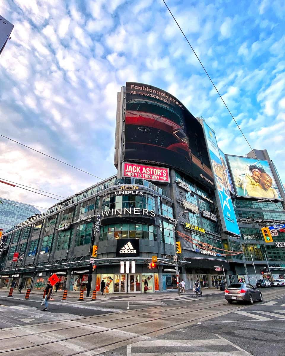 Yonge-Dundas Square, Canada Yonge-Dundas Square, Canada
